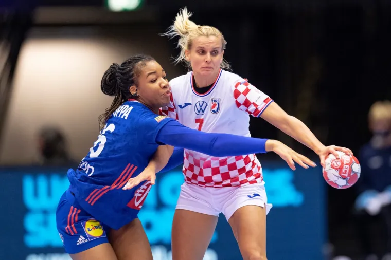 [FOTO] NEMA VEZE &Scaron;TO STE IZGUBILE DJEVOJKE, BORILE STE SE HRABRO: Pogledajte bitku za finale Eura