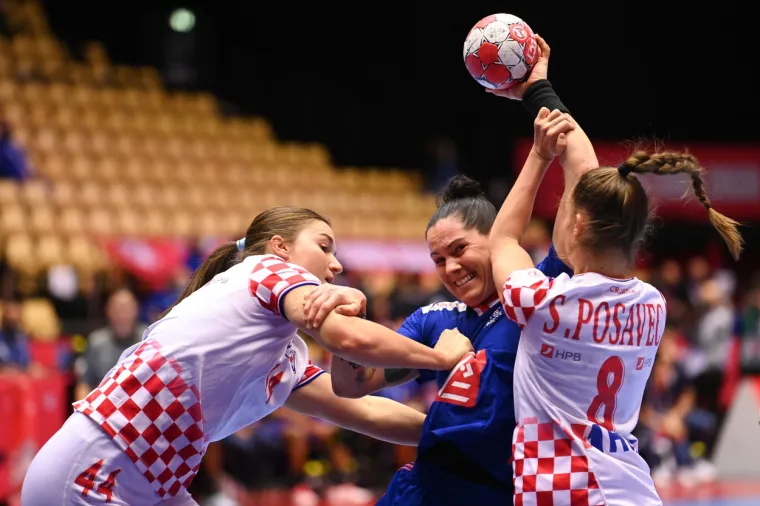 [FOTO] NEMA VEZE &Scaron;TO STE IZGUBILE DJEVOJKE, BORILE STE SE HRABRO: Pogledajte bitku za finale Eura