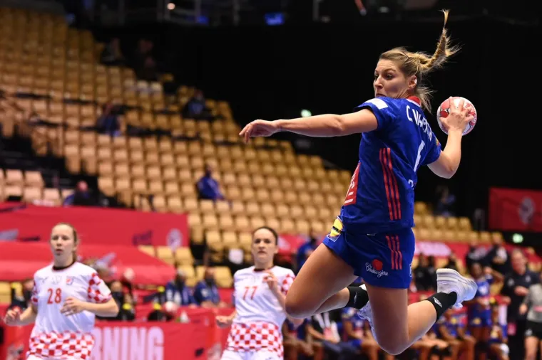 [FOTO] NEMA VEZE &Scaron;TO STE IZGUBILE DJEVOJKE, BORILE STE SE HRABRO: Pogledajte bitku za finale Eura