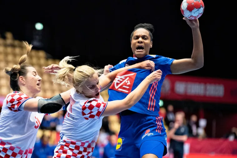 [FOTO] NEMA VEZE &Scaron;TO STE IZGUBILE DJEVOJKE, BORILE STE SE HRABRO: Pogledajte bitku za finale Eura