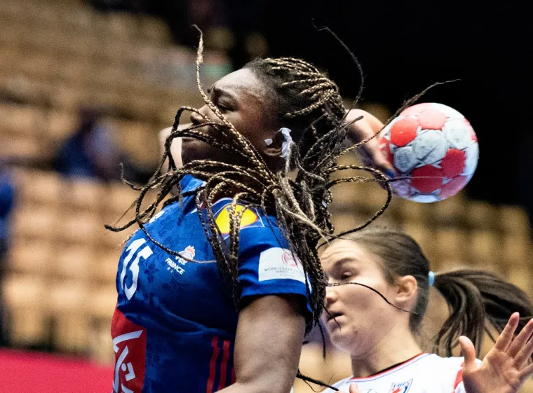 [FOTO] NEMA VEZE &Scaron;TO STE IZGUBILE DJEVOJKE, BORILE STE SE HRABRO: Pogledajte bitku za finale Eura