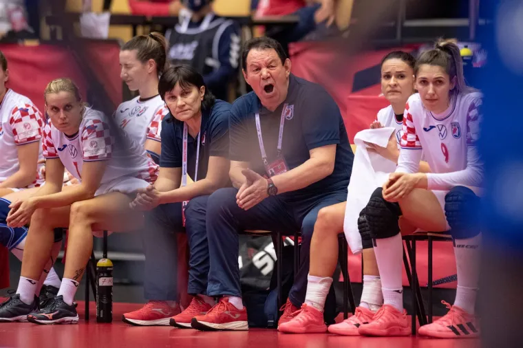 [FOTO] NEMA VEZE &Scaron;TO STE IZGUBILE DJEVOJKE, BORILE STE SE HRABRO: Pogledajte bitku za finale Eura