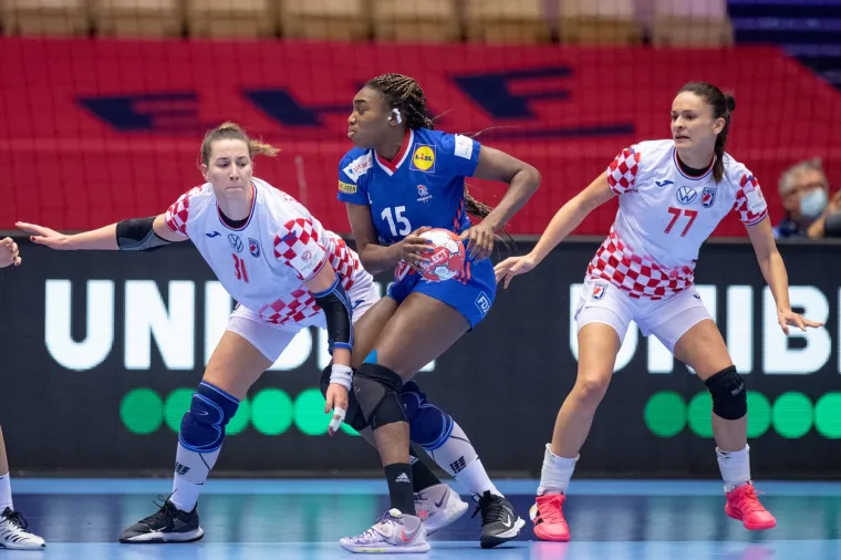 [FOTO] NEMA VEZE &Scaron;TO STE IZGUBILE DJEVOJKE, BORILE STE SE HRABRO: Pogledajte bitku za finale Eura