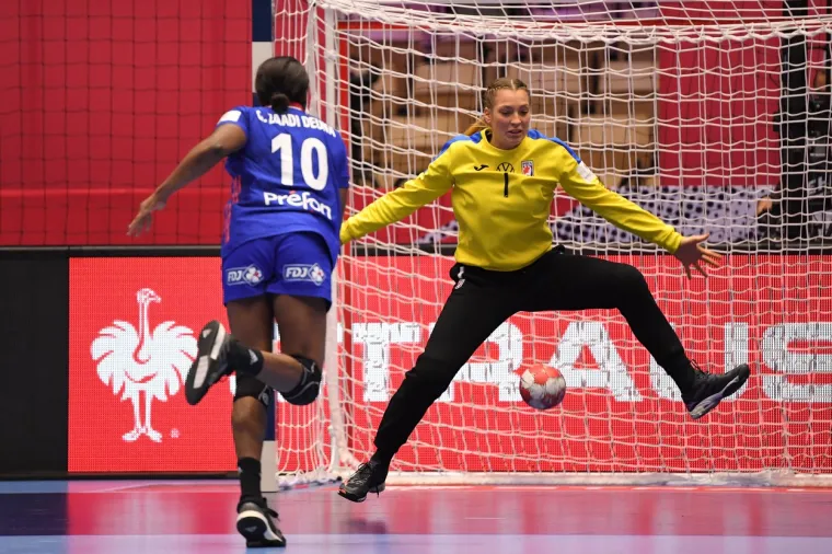 [FOTO] NEMA VEZE &Scaron;TO STE IZGUBILE DJEVOJKE, BORILE STE SE HRABRO: Pogledajte bitku za finale Eura