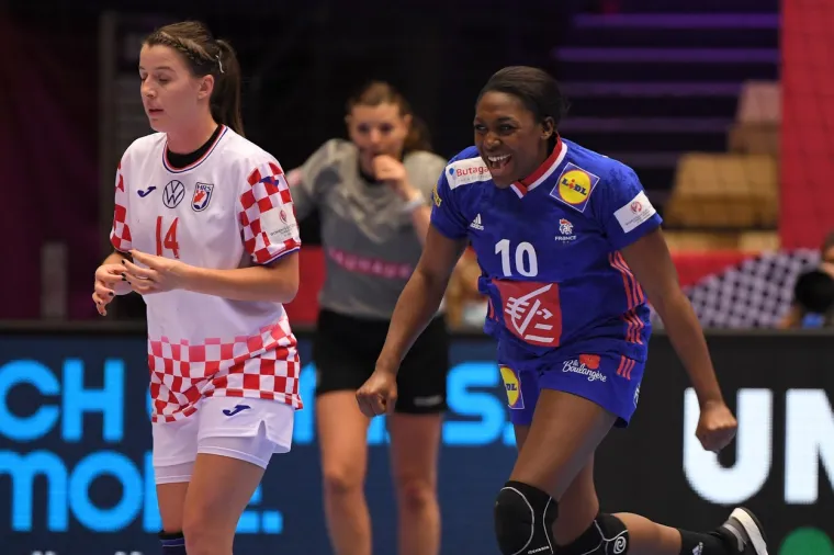 [FOTO] NEMA VEZE &Scaron;TO STE IZGUBILE DJEVOJKE, BORILE STE SE HRABRO: Pogledajte bitku za finale Eura