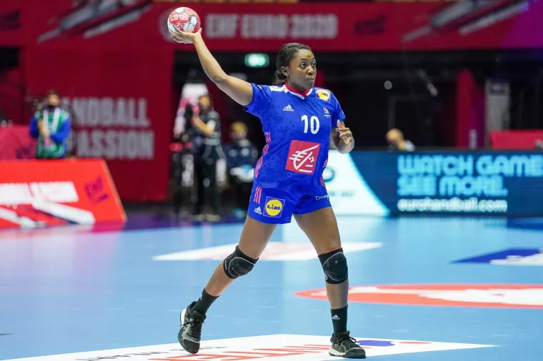 [FOTO] NEMA VEZE &Scaron;TO STE IZGUBILE DJEVOJKE, BORILE STE SE HRABRO: Pogledajte bitku za finale Eura