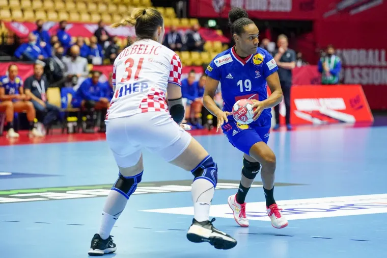 [FOTO] NEMA VEZE &Scaron;TO STE IZGUBILE DJEVOJKE, BORILE STE SE HRABRO: Pogledajte bitku za finale Eura