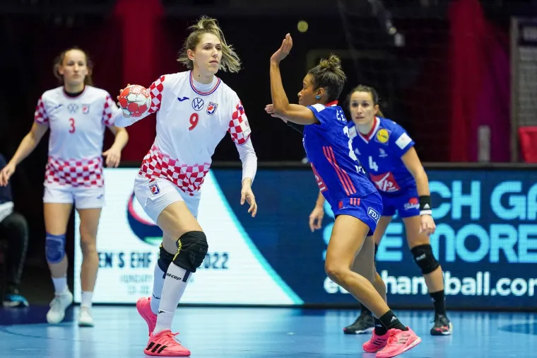 [FOTO] NEMA VEZE &Scaron;TO STE IZGUBILE DJEVOJKE, BORILE STE SE HRABRO: Pogledajte bitku za finale Eura