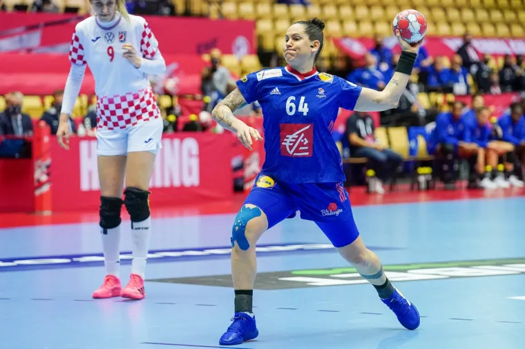 [FOTO] NEMA VEZE &Scaron;TO STE IZGUBILE DJEVOJKE, BORILE STE SE HRABRO: Pogledajte bitku za finale Eura