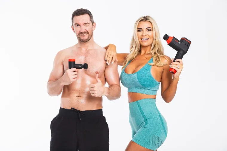 Bivša misica i model Christine McGuinness pozirala je s popularnim glumcem Anthonyjem Quinlanom u jednoj reklamnoj kampanji. Foto: Profimedia