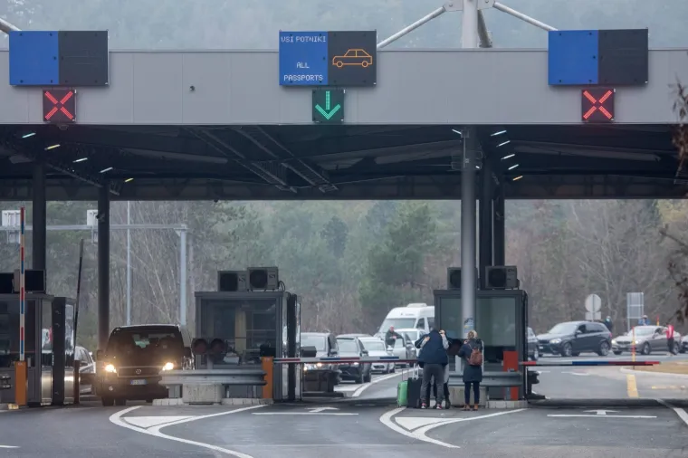 19.12.2020.  Pasjak - Guzve za ulazak u Hrvatsku na granicnom prijelazu Pasjak. Photo: Nel Pavletic/PIXSELL