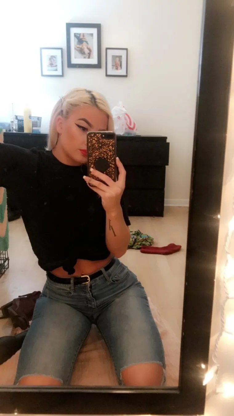 SEKSIPILNE DAME OTKRILE SVOJE ADUTE: &Scaron;to manje odjeće i crveni ruž bacit će svakog mu&scaron;karca kojeg požele u trans