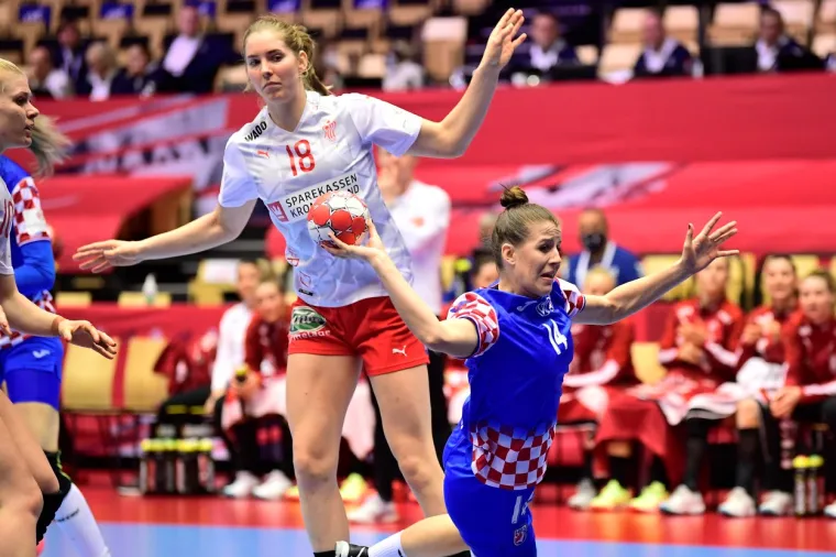 Hrvatske rukometašice bore se za brončanu medalju protiv favoriziranih Dankinja.