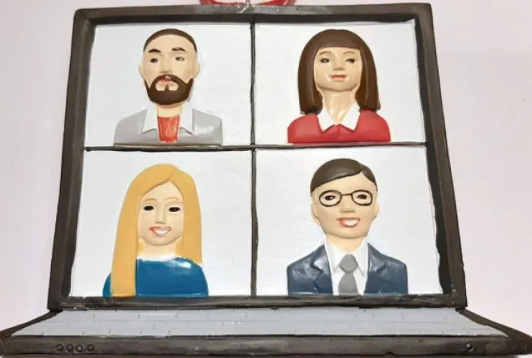 Korona božićni ornamenti za bor su, izgleda, nova atrakcija