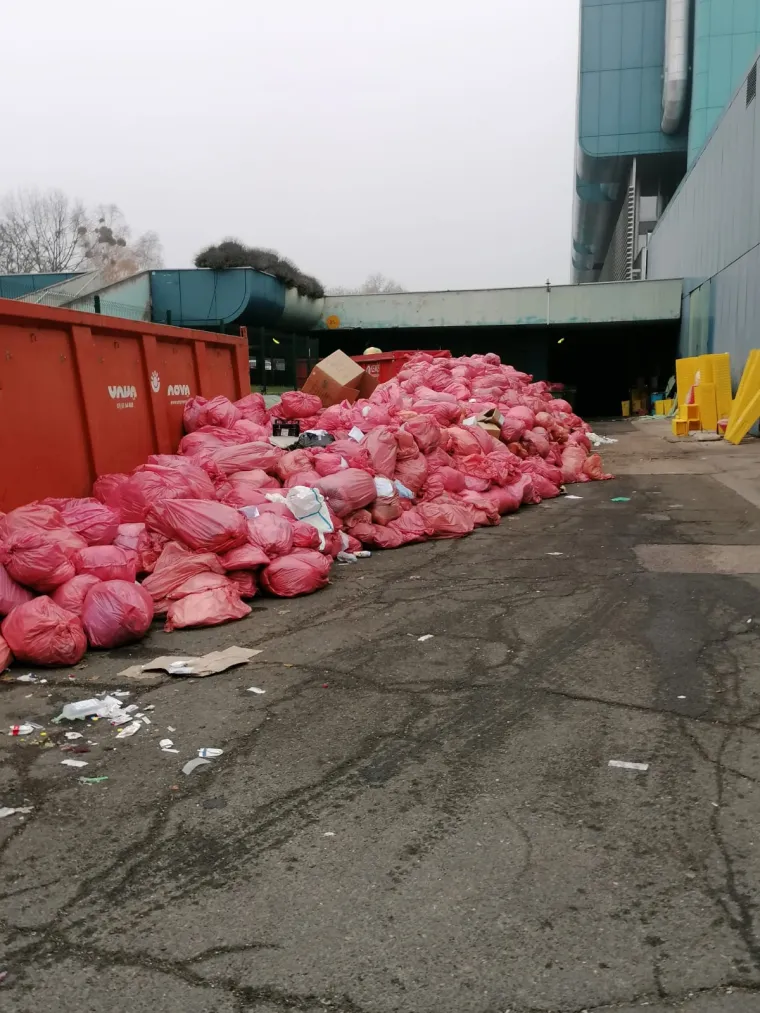 KB Dubrava zatrpana covid smećem: 'Rje&scaron;enje je jednostavno, a ako se ubrzo ne donese, čeka nas katastrofa!'
