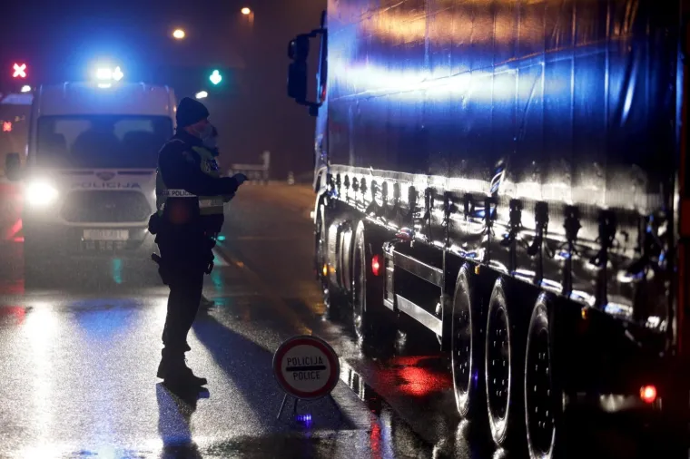 POLICIJA BLOKIRALA IZLAZE IZ ŽUPANIJA: Provjeravaju propusnice za putovanje i vraćaju sve koji ih nemaju