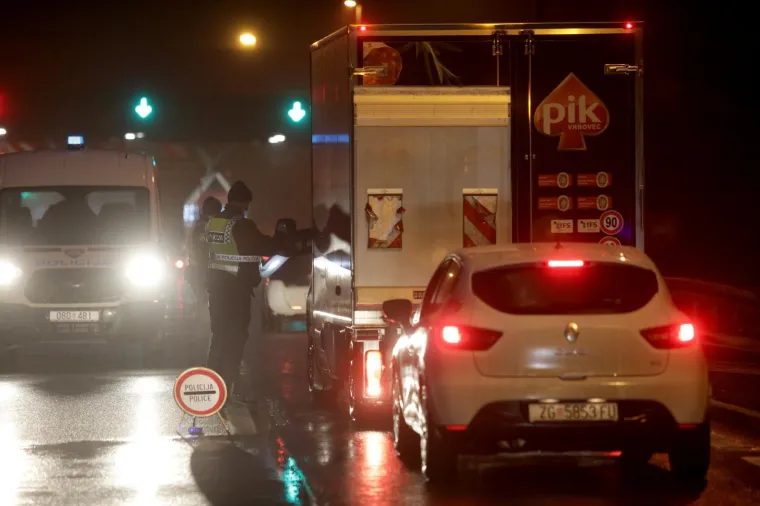 POLICIJA BLOKIRALA IZLAZE IZ ŽUPANIJA: Provjeravaju propusnice za putovanje i vraćaju sve koji ih nemaju