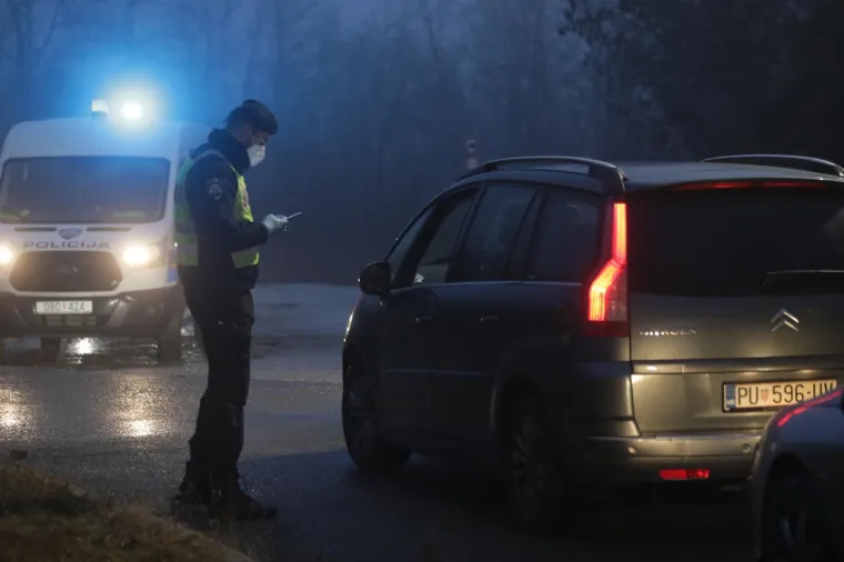 POLICIJA BLOKIRALA IZLAZE IZ ŽUPANIJA: Provjeravaju propusnice za putovanje i vraćaju sve koji ih nemaju