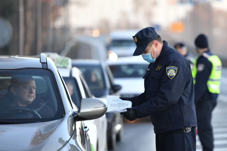 POLICIJA BLOKIRALA IZLAZE IZ ŽUPANIJA: Provjeravaju propusnice za putovanje i vraćaju sve koji ih nemaju