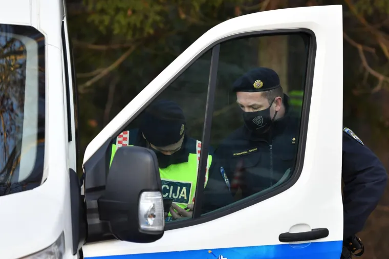 POLICIJA BLOKIRALA IZLAZE IZ ŽUPANIJA: Provjeravaju propusnice za putovanje i vraćaju sve koji ih nemaju