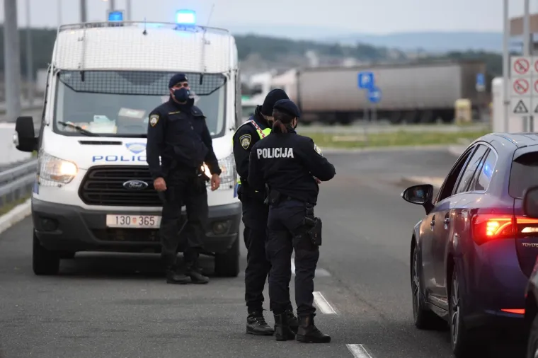 POLICIJA BLOKIRALA IZLAZE IZ ŽUPANIJA: Provjeravaju propusnice za putovanje i vraćaju sve koji ih nemaju