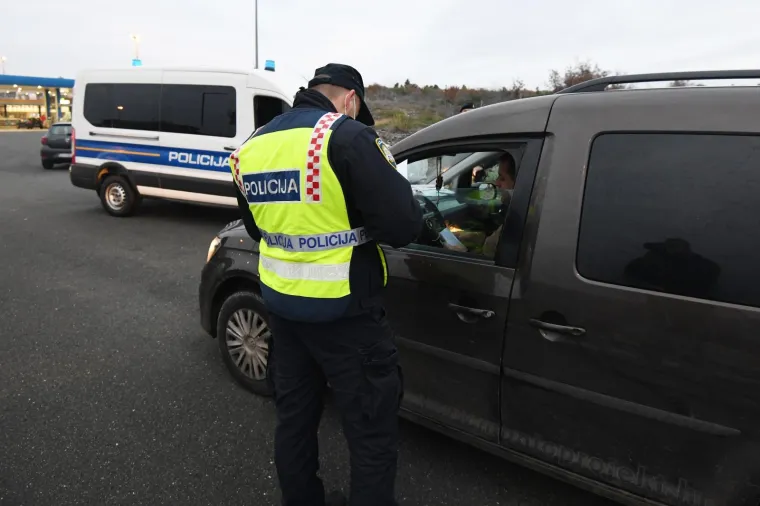 POLICIJA BLOKIRALA IZLAZE IZ ŽUPANIJA: Provjeravaju propusnice za putovanje i vraćaju sve koji ih nemaju