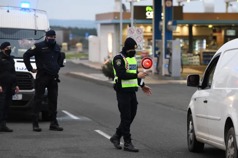POLICIJA BLOKIRALA IZLAZE IZ ŽUPANIJA: Provjeravaju propusnice za putovanje i vraćaju sve koji ih nemaju