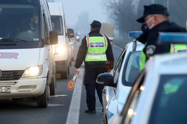 POLICIJA BLOKIRALA IZLAZE IZ ŽUPANIJA: Provjeravaju propusnice za putovanje i vraćaju sve koji ih nemaju