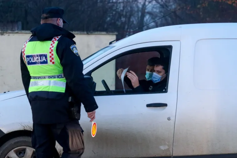 POLICIJA BLOKIRALA IZLAZE IZ ŽUPANIJA: Provjeravaju propusnice za putovanje i vraćaju sve koji ih nemaju