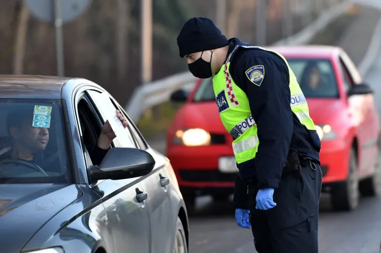Novi režim putovanja kroz Hrvatsku: Policija na punktovima od ponoći provjerava propusnice!