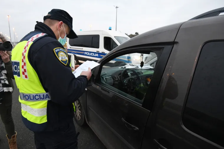Novi režim putovanja kroz Hrvatsku: Policija na punktovima od ponoći provjerava propusnice!