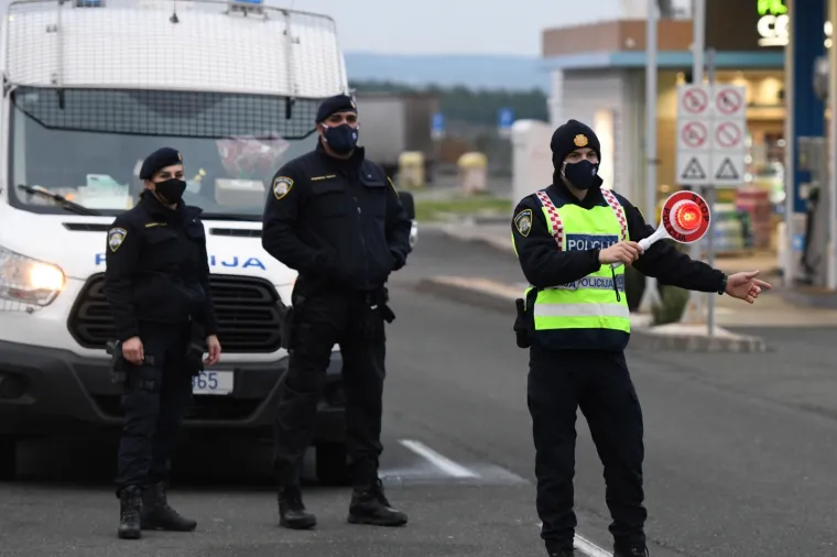 Novi režim putovanja kroz Hrvatsku: Policija na punktovima od ponoći provjerava propusnice!