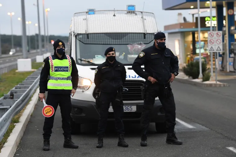 Novi režim putovanja kroz Hrvatsku: Policija na punktovima od ponoći provjerava propusnice!