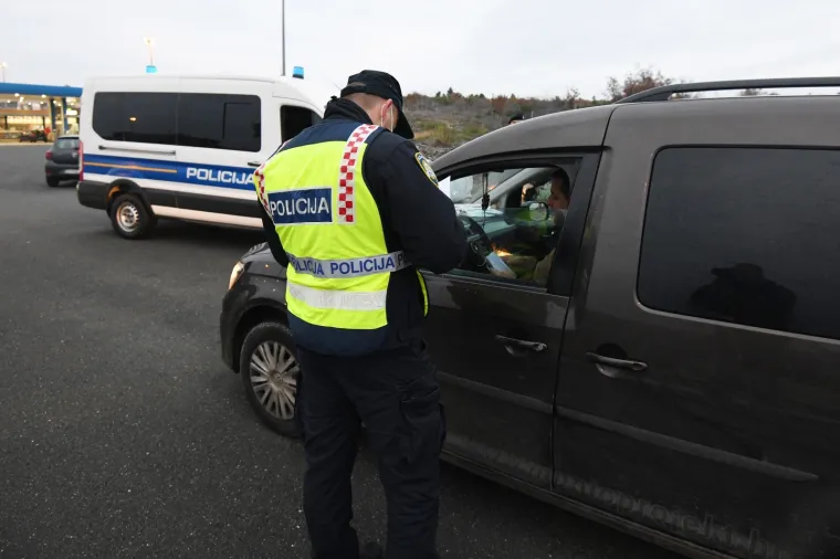 Novi režim putovanja kroz Hrvatsku: Policija na punktovima od ponoći provjerava propusnice!