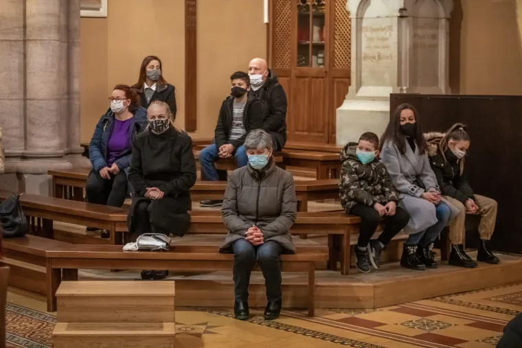 POLNOĆKE ZA VRIJEME PANDEMIJE: Ovako su izgledale mise na Badnjak u Hrvatskoj