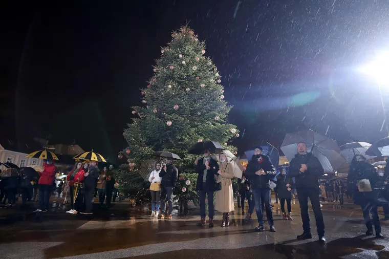 POLNOĆKE ZA VRIJEME PANDEMIJE: Ovako su izgledale mise na Badnjak u Hrvatskoj