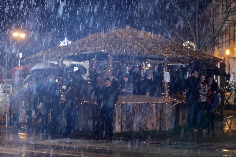 POLNOĆKE ZA VRIJEME PANDEMIJE: Ovako su izgledale mise na Badnjak u Hrvatskoj