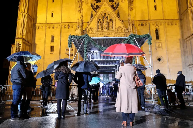 POLNOĆKE ZA VRIJEME PANDEMIJE: Ovako su izgledale mise na Badnjak u Hrvatskoj