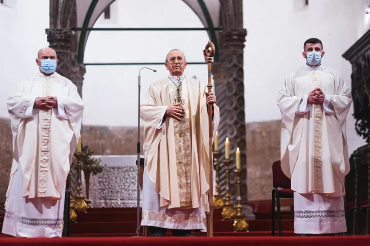 POLNOĆKE ZA VRIJEME PANDEMIJE: Ovako su izgledale mise na Badnjak u Hrvatskoj