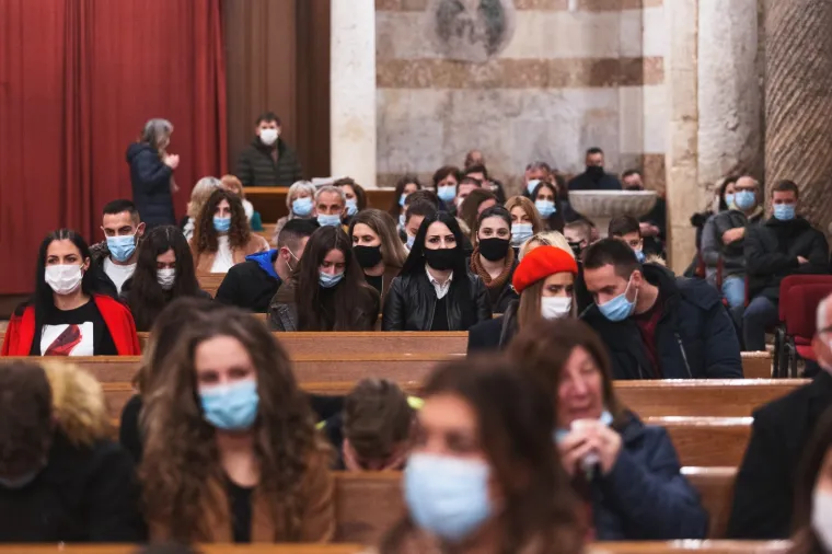 POLNOĆKE ZA VRIJEME PANDEMIJE: Ovako su izgledale mise na Badnjak u Hrvatskoj