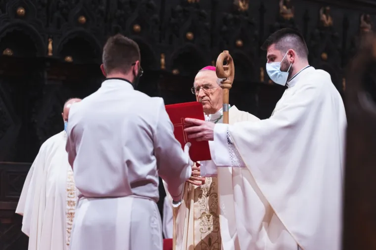 POLNOĆKE ZA VRIJEME PANDEMIJE: Ovako su izgledale mise na Badnjak u Hrvatskoj