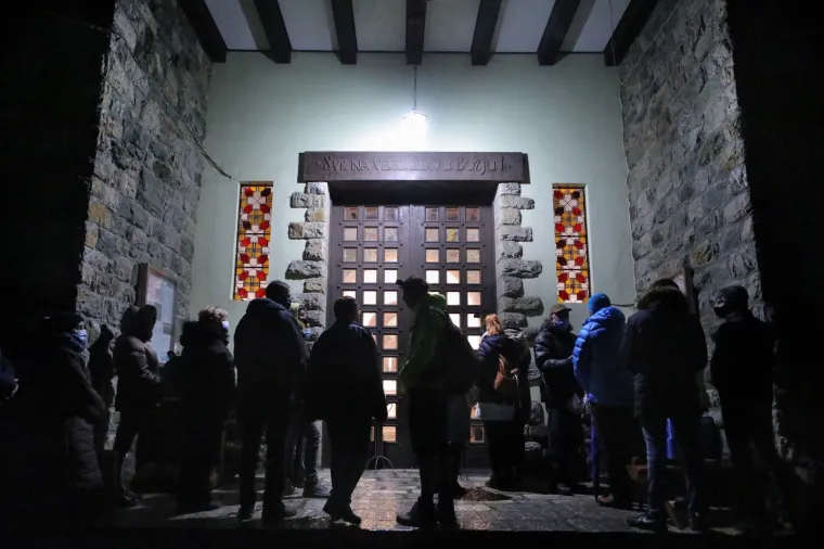 POLNOĆKE ZA VRIJEME PANDEMIJE: Ovako su izgledale mise na Badnjak u Hrvatskoj