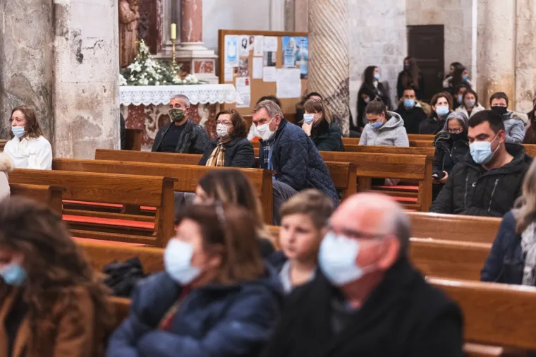 POLNOĆKE ZA VRIJEME PANDEMIJE: Ovako su izgledale mise na Badnjak u Hrvatskoj