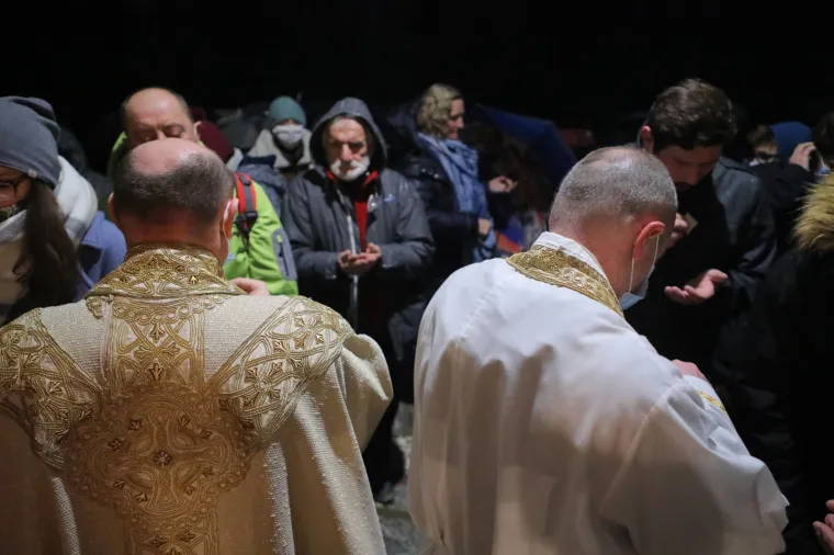 Unatoč jakoj ki&scaron;i, mnogi su Zagrepčani - planinari prisustvovali na misi Polnoćki koja je odrzana u kapelici Majke Božje Sljemenske Kraljice Hrvata na  Sljemenu.