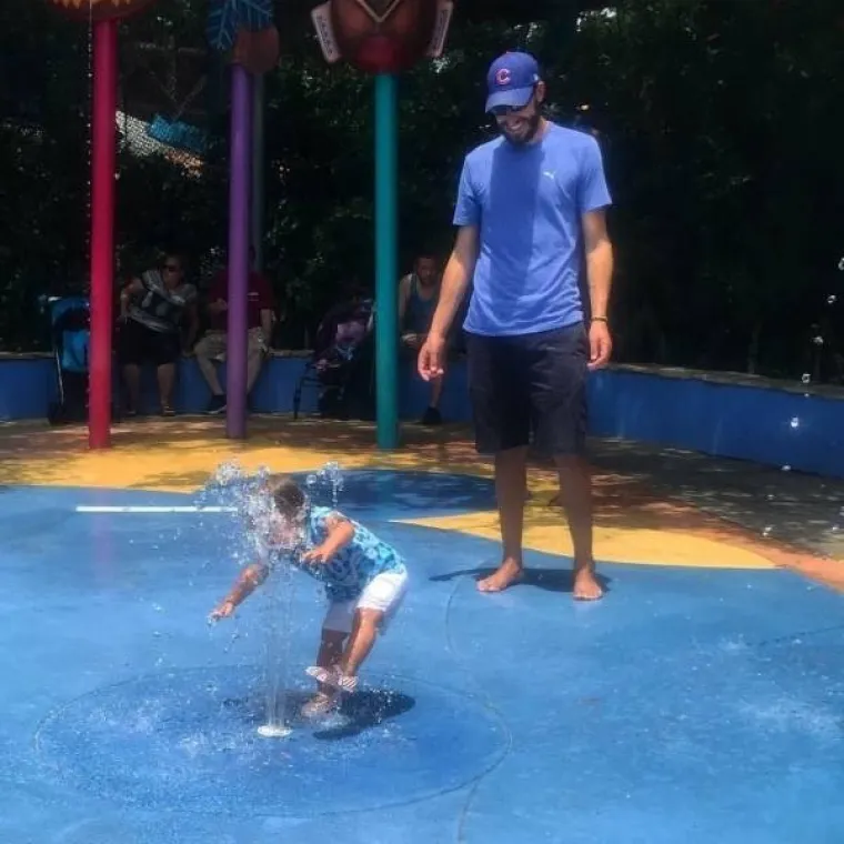 JESU LI OVO NAJURNEBESNIJI RODITELJI IKADA? Njihove metode odgoja lako bi vas mogle - nasmijati do suza