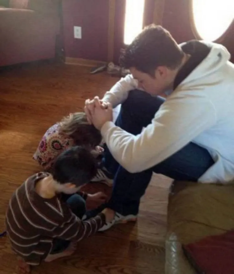 JESU LI OVO NAJURNEBESNIJI RODITELJI IKADA? Njihove metode odgoja lako bi vas mogle - nasmijati do suza