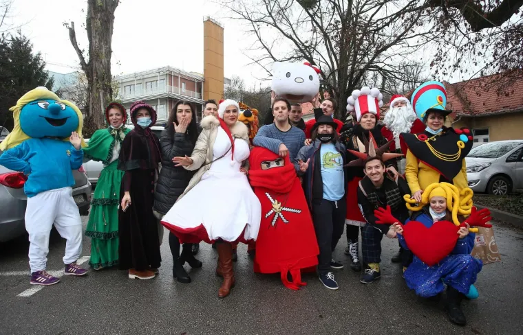 Pjesmom za Božić razveselili pacijente i medicinsko osoblje zagrebačkih bolnica: 'Ovo nije neka bizarna banda iz Ratnika podzemlja...'
