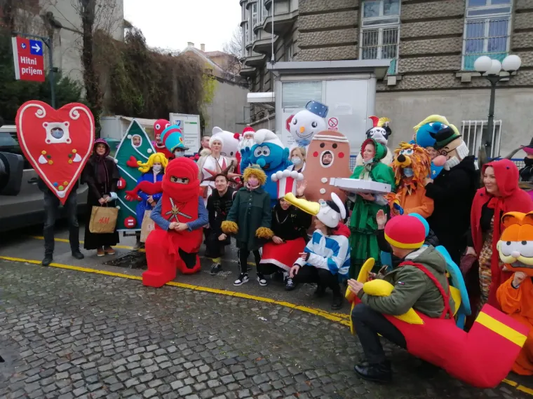 Pjesmom za Božić razveselili pacijente i medicinsko osoblje zagrebačkih bolnica: 'Ovo nije neka bizarna banda iz Ratnika podzemlja...'