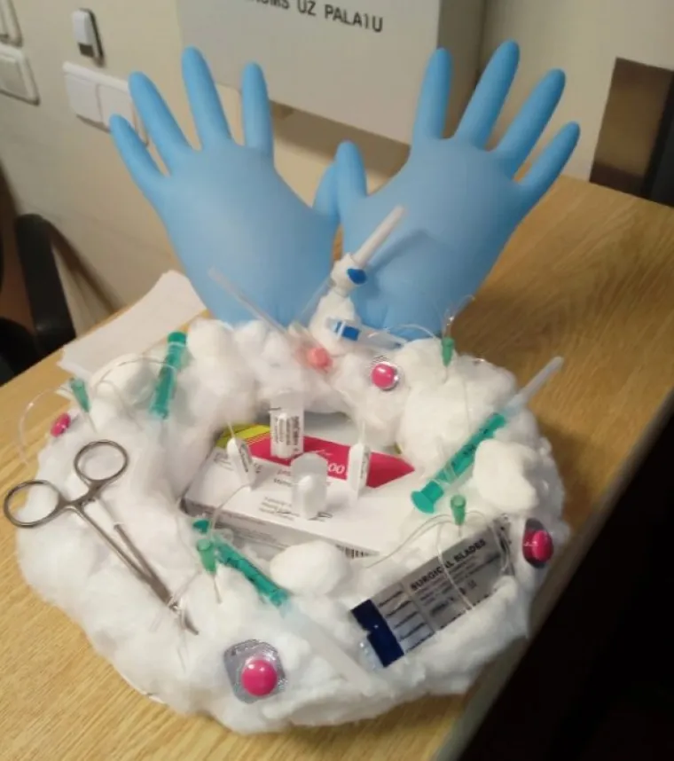 I U TE&Scaron;KIM VREMENIMA BOŽIĆNA ČAROLIJA NE UMIRE: Pogledajte kako su bolnice okitile svoje odjele