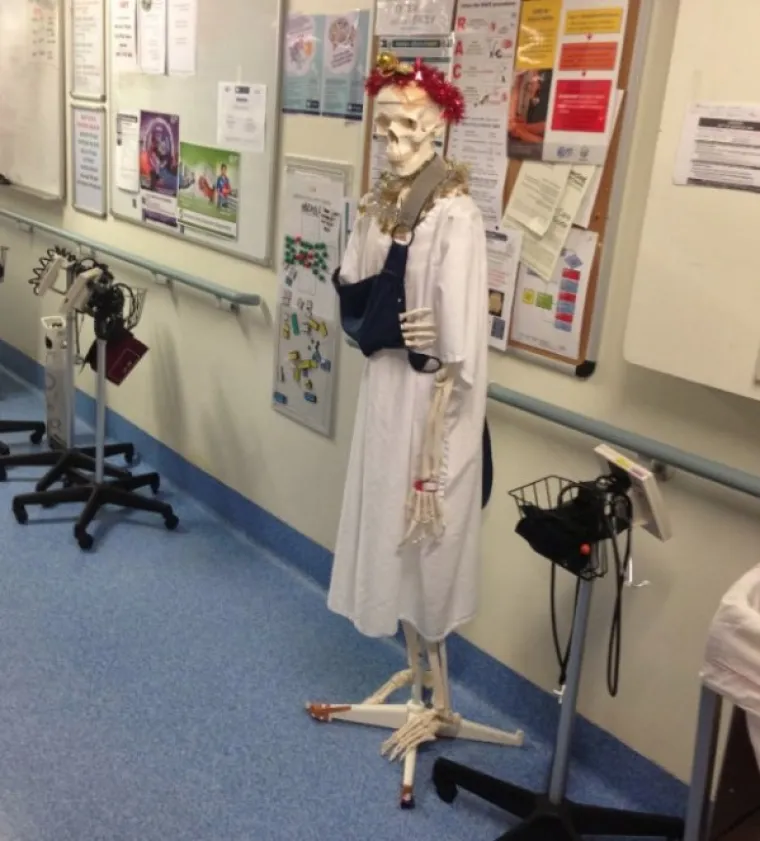 I U TE&Scaron;KIM VREMENIMA BOŽIĆNA ČAROLIJA NE UMIRE: Pogledajte kako su bolnice okitile svoje odjele